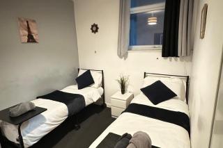 Apartment Sleeps 4 with Parking - 4