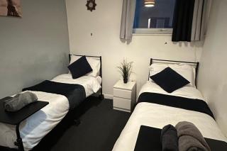 Apartment Sleeps 4 with Parking - 2