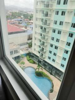 Minimalist vibe condo at Casa Mira Towers Mandaue - 1