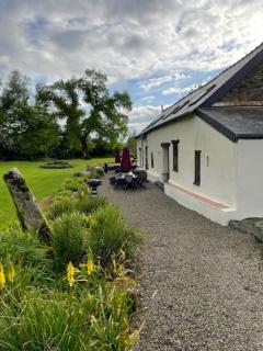 2 Adjoining Cottages with heated pool, sleeps 15 - 6