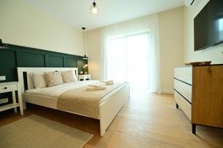 FLH - The Lake Home - Apt 20 - 9
