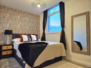 5BR Large House Near Blackpool Beach - Cinema Room - Parking - 9