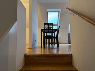 50qm, Schönbrunn, central, balcony, attic - 3