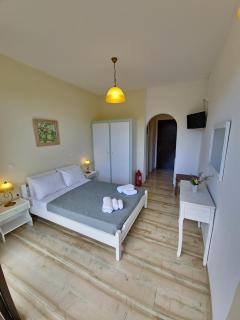 Alexandra Studio 2 - 4