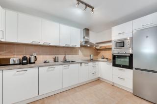 3 Bed Apartment In Benahavis - Benahavís - 3