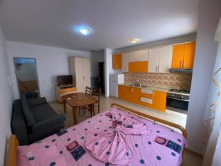 Angel Apartments, Comfortable Stay in the Heart of Shëngjin - 2