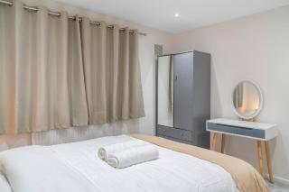 Stylsih 3BR House - Sleeps 5 - Near City Centre - Free Parking - 8