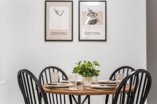 Stylsih 3BR House - Sleeps 5 - Near City Centre - Free Parking - 3