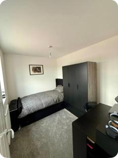 Single room in Tamworth - 0