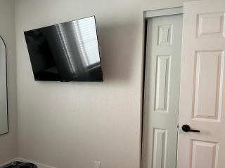 Spacious 5BR Vegas Bungalow with Game Room - 9