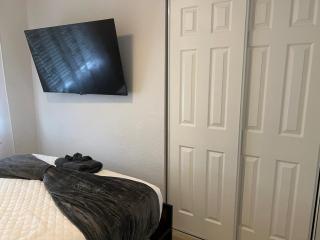 Spacious 5BR Vegas Bungalow with Game Room - 6