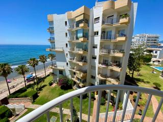 Apartment Overlooking the Beach - 7