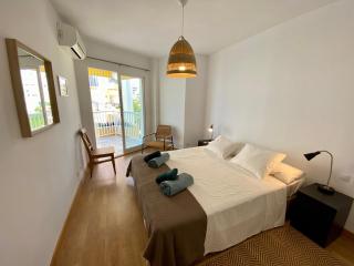 Apartment Overlooking the Beach - 2