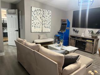 Spacious Five Bedroom Home with Arcade and Game Area - 0