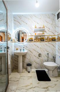 Modern 2BR Apartment Near Train Station with Private Parking - 3