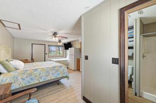 Quail Cove 4 - Lakefront Studio Boat Slip - 7