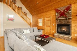 Timber Ridge Haven 5BR Sleeps 14, Hot Tub, Pool table, 5 Min to Lake - 1