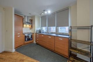 Bright City Center 2BR Flat with Private Balcony - 9