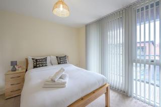 Bright City Center 2BR Flat with Private Balcony - 7