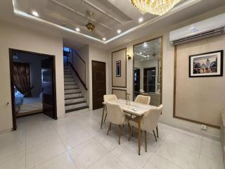 6 Marla ENTIRE House in dha lahore for family - 6