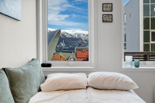 Amazing Skyline Views l Heart of Tromsø l Balcony - 2