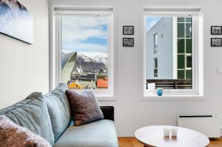 Amazing Skyline Views l Heart of Tromsø l Balcony - 4
