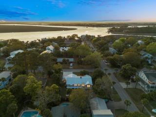 The Striped Palm Estate - 9