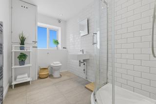 Central London Living Modern 2 Bed Barbican Flat with Cinema - 3