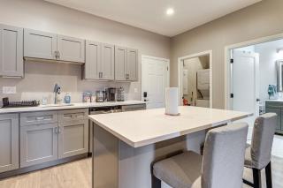 Explore the City! Walkable Lawrenceville Condo - 3