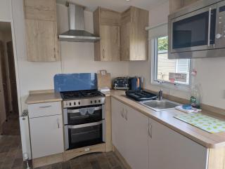 Coastal Comfort Relaxing 3-Bed Holiday Home at Marlie Holiday Park - 8