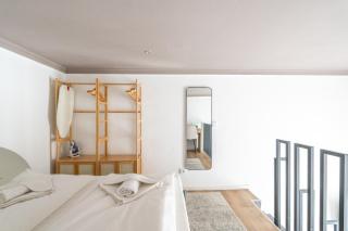 MIMIs Lakeside Loft - NEWLY RENOVATED - 2