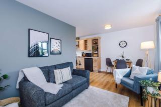Stylish 1-Bed Flat by 53 Degrees Property, Ideal for Business Stays in Crewe - 0