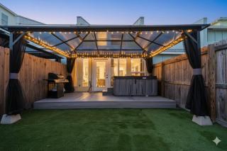 25% FLASH SALE: Modern Oasis + Private Hot Tub - 9