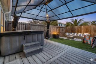 25% FLASH SALE: Modern Oasis + Private Hot Tub - 1