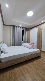 2 Bedroom Apartment with Balcony & Mountain View - 2