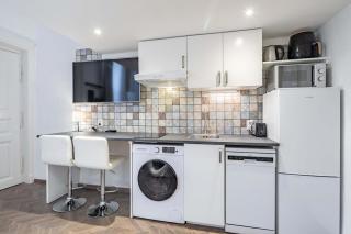 Cityscape Budget Csanyi Charm Studio - 6