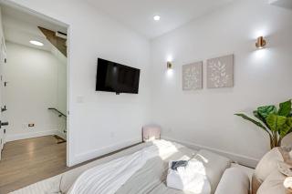 Luxury Rooftop Retreat Near NYC EWR MetLife - 4