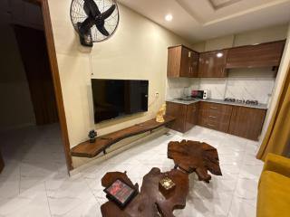 Luxesuits - Luxury Apartments in Beautiful Bahria Town - 3