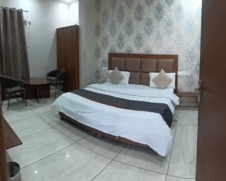 The Urban Garden Inn - 2
