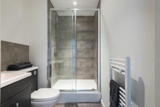 Thornhill House by Guestz - 1