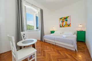 Historic Stone Home With Xbox Game Room & Garden - 1