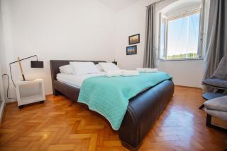 Historic Stone Home With Xbox Game Room & Garden - 4