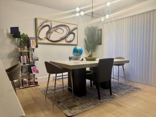 Smart 4BR Comfort Suite Massage Chair YQM Airport - 9