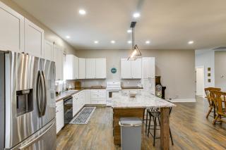Sunset Soaks & Family Fun: Rural Tennessee Retreat - 1
