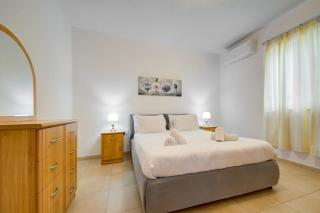 Charming 2 Bedroom Penthouse with Balcony in Siġġiewi, Malta - 4