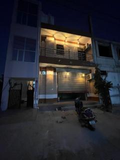 Tirth Vrindavan Stay - Near Prem Mandir and Banke Bihari tample with free wifi and Free Parking - 5