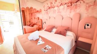 On Pink Motel - 4