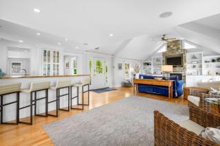 Walk to Beach and Town, Hot tub, Sleeps 8, Pet Friendly - 9
