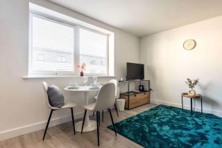 Modern and Bright 1 Bedroom Apartment in Bradford - 2