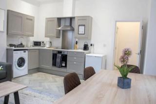 Modern & Bright 1 Bedroom Apartment in Holywell - 1